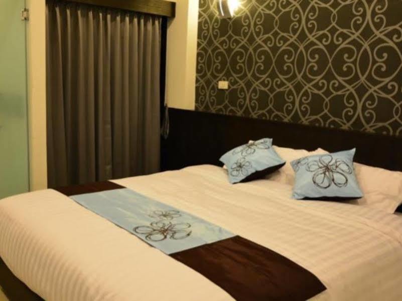 Adamaz House Hotell Bangkok Exteriör bild