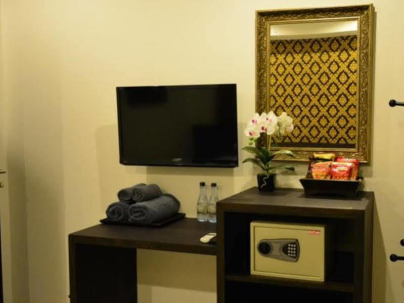 Adamaz House Hotell Bangkok Exteriör bild